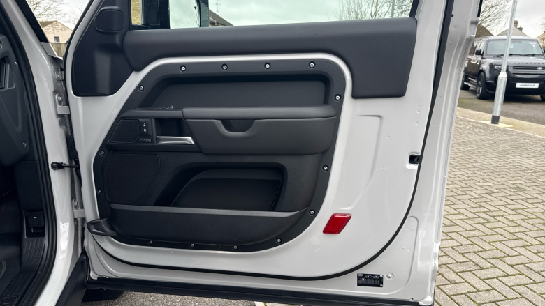 Land Rover Defender 3.0 D350 X-Dynamic HSE 90 3dr Auto Diesel Estate